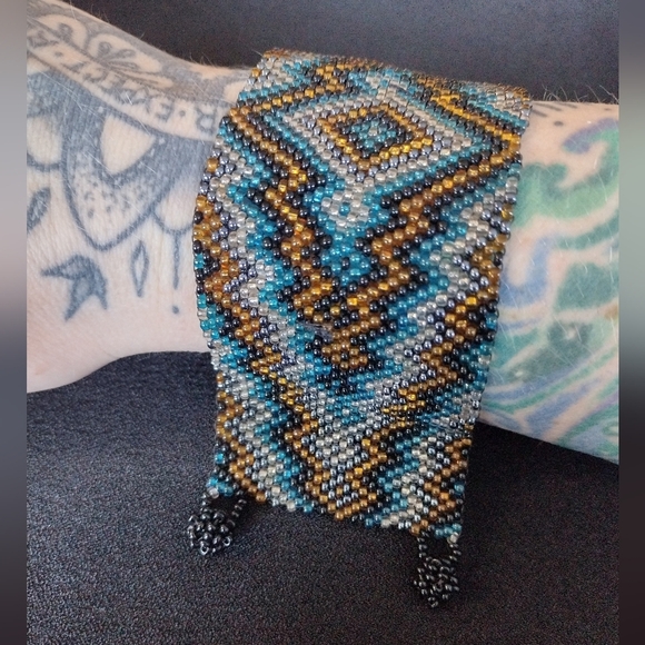 Handmade Beaded Bracelet - Picture 3 of 10